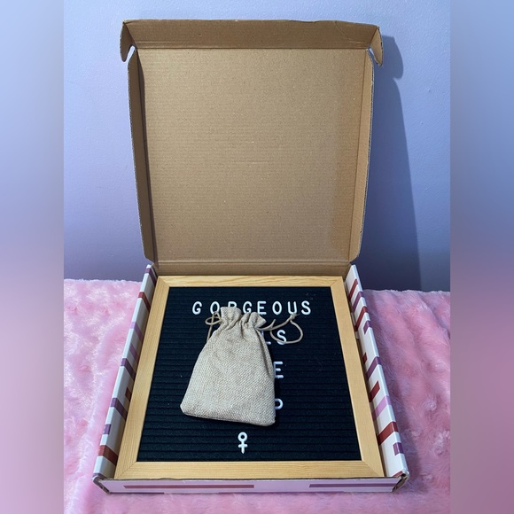 XO, Sienna Felt Message Board - Picture 4 of 8